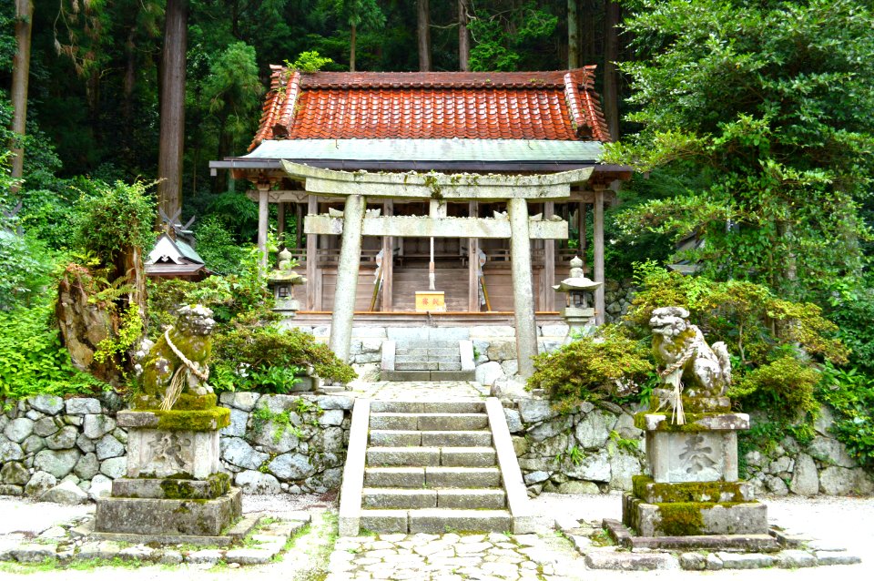 Takamahiko-jinja honden