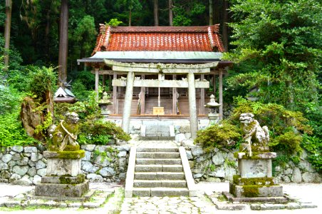 Takamahiko-jinja honden