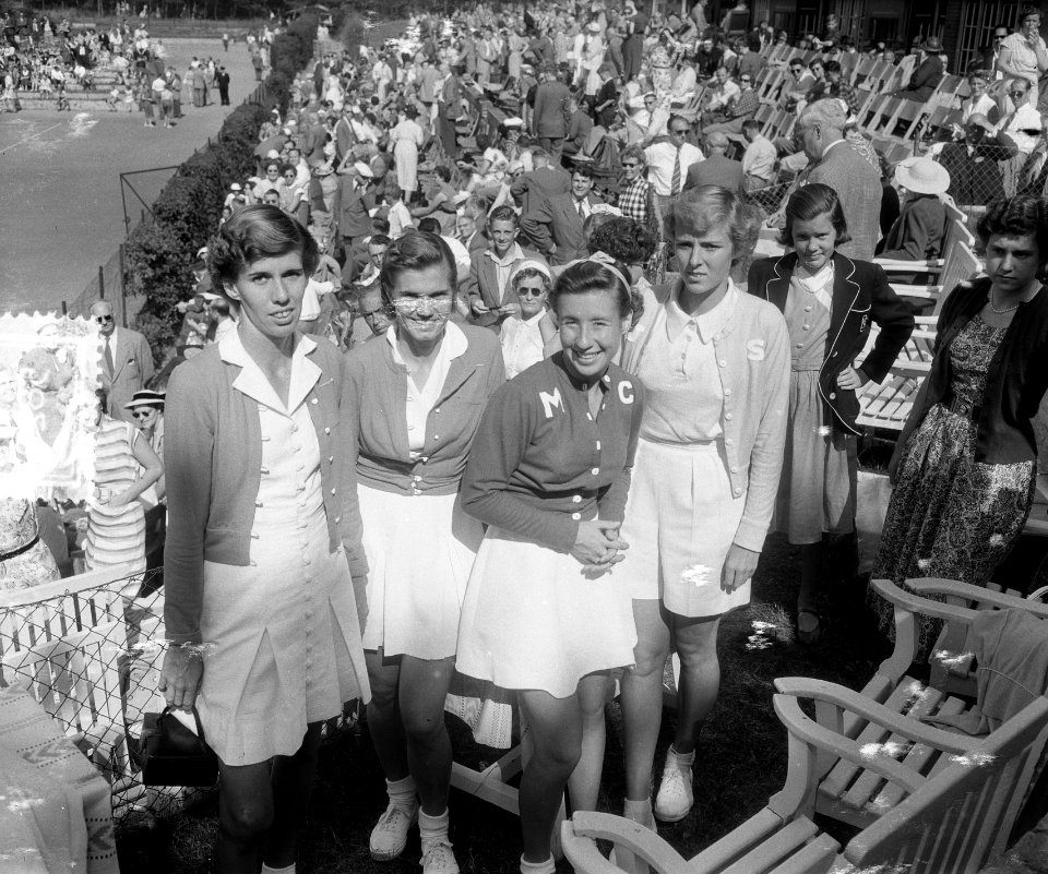 Tennis Noordwijk. Van links af de Amerikaanse dames Doris Hart, Shirley Fry en W, Bestanddeelnr 905-8201