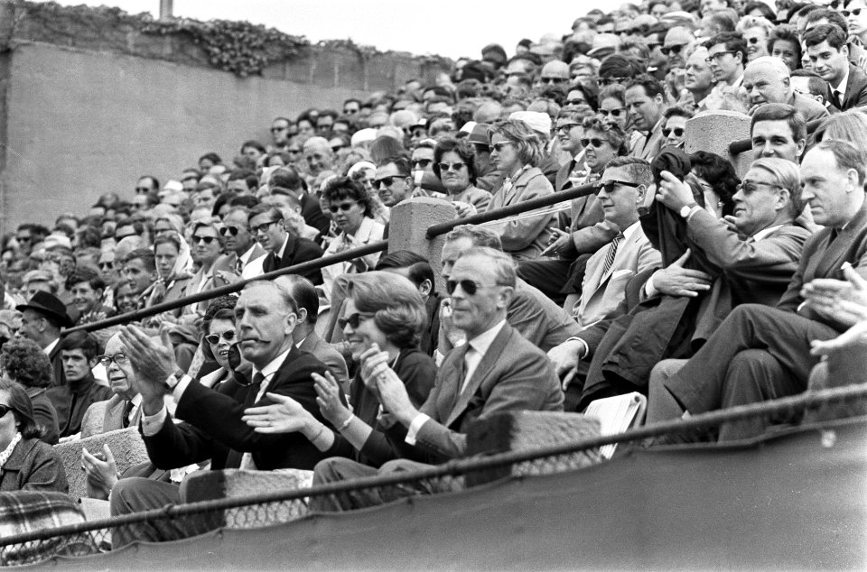 Tennis op de METS-banen in Den Haag , Prinses Beatrix op tribune, Bestanddeelnr 916-6170