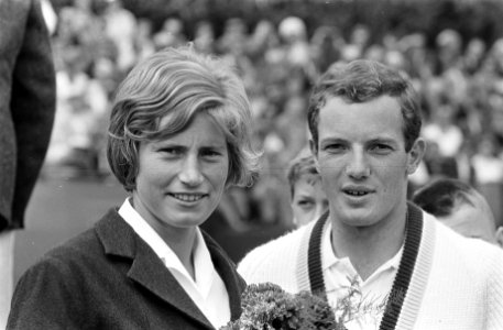 Tennis op METS-banen in Den Haag, Trudy Groenman en Tom Okker, Bestanddeelnr 916-6169