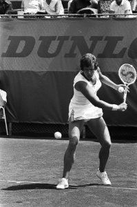 Tennis op Metzbanen Scheveningen, 25, 26, Betty Stove , 27, 28, Francoise Durs, Bestanddeelnr 928-6751