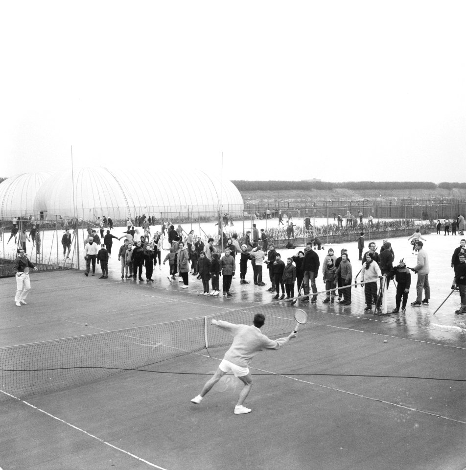 Tennisbaan annex schaatsbaan in Amsterdam, Bestanddeelnr 913-4657