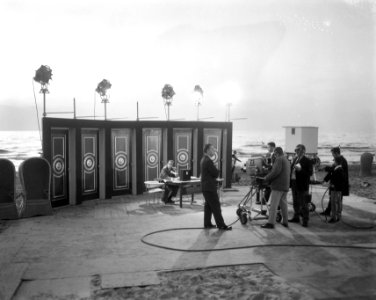 Televisie-uitzending Voor de vuist weg met Willem Duys aan het strand van Sche, Bestanddeelnr 918-0921