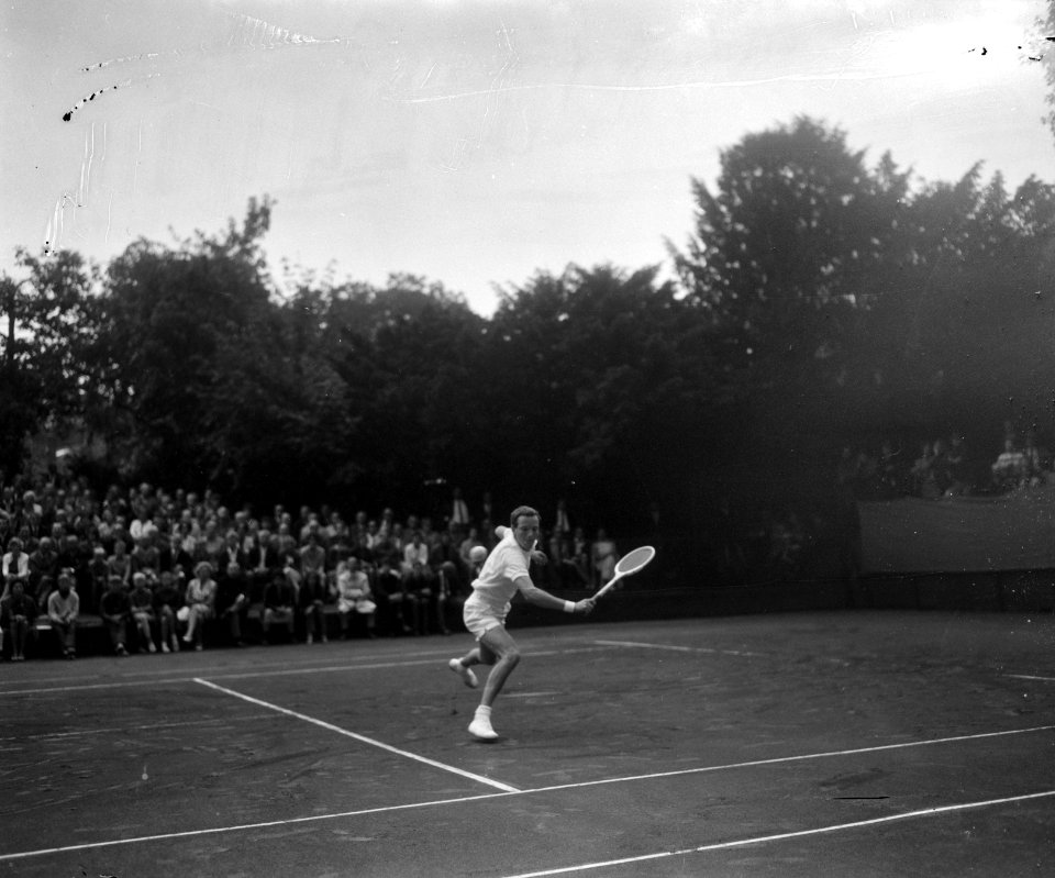 Tenniskampioenschap Nederland te Hilversum, Tom Okker in actie, Bestanddeelnr 917-9886