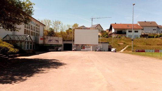 Temporäres Autokino in Schweinberg während der Covid-19-Pandemie