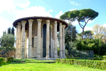 Temple of Hercules, view 1 - Rome Italy - DSC00497