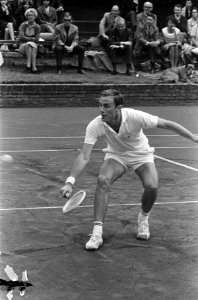 Tennis te Hilversum, Newcombe in actie tegen Cooper, Bestanddeelnr 917-9841