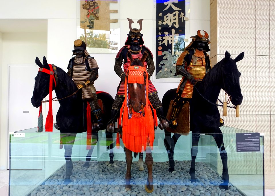 Tachido tosei gusoku armor and bagu (horse tacks), saddles, stirrups, Japan, Momoyama to Edo periods, c. 1580-1868 AD, iron, lacquer, gold, bronze, etc - The Ann and Gabriel Barbier-Mueller Museum - DSC05635