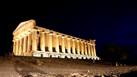 Temple of Concordia in Sicilia at night 05