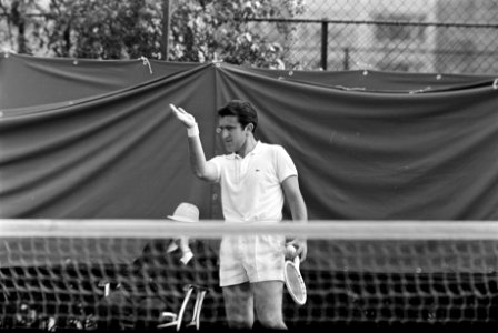 Tennis te Buitenveldert. Tom Okker in aktie tegen Mandarino, Bestanddeelnr 921-3803