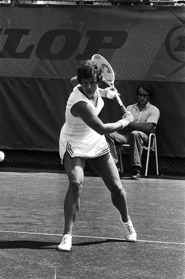 Tennis op Metzbanen Scheveningen, Betty Stove in aktie, Bestanddeelnr 928-6750