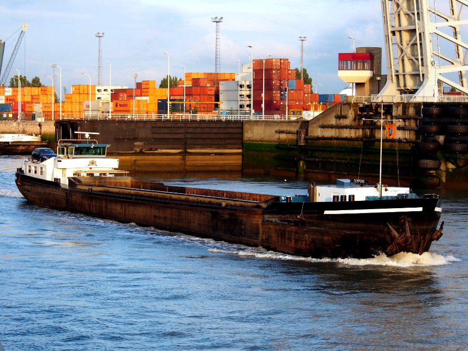 Tempore (ship, 1966) - ENI 02104010 leaving Berendrechtsluis, Port of Antwerp pic2