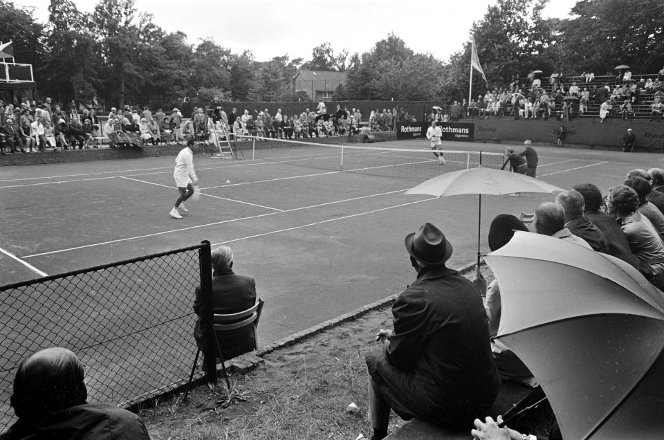 Tennis in Hilversum. Opdracht Vrije Volk . Overzicht tennis, Bestanddeelnr 921-5373