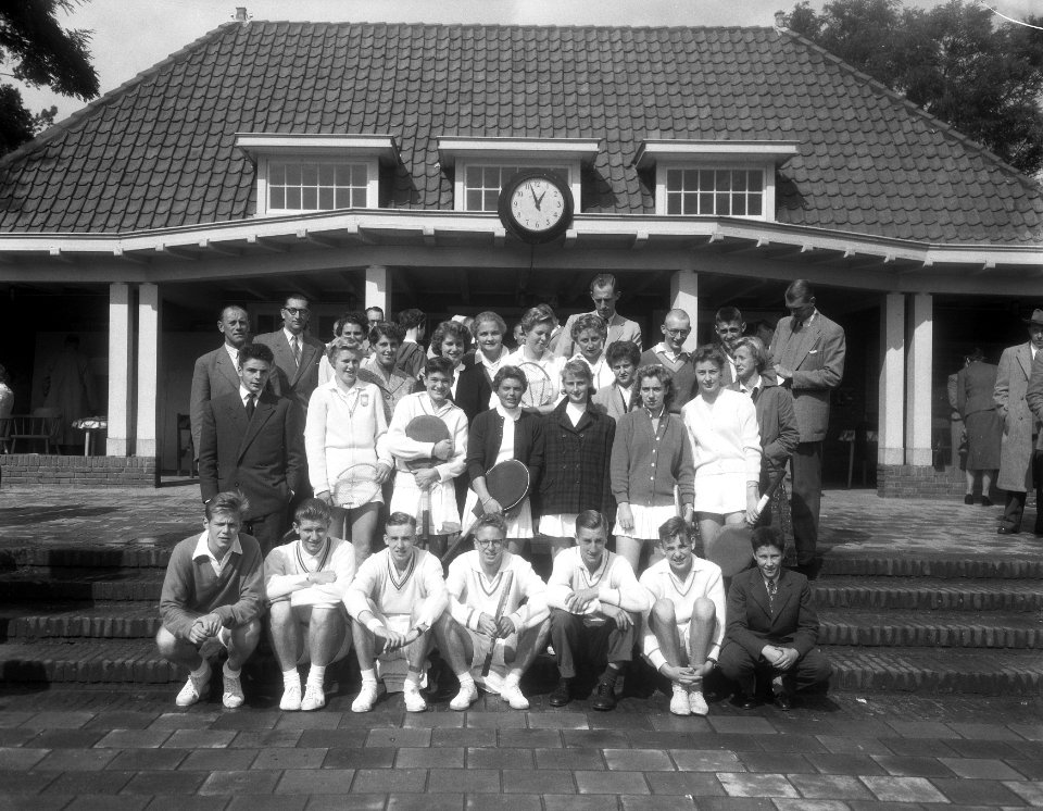 Tennis Nederland Belgie, Eindhoven mejuffrouw Delfosse Ferir ten Bosch van Grins, Bestanddeelnr 906-7206
