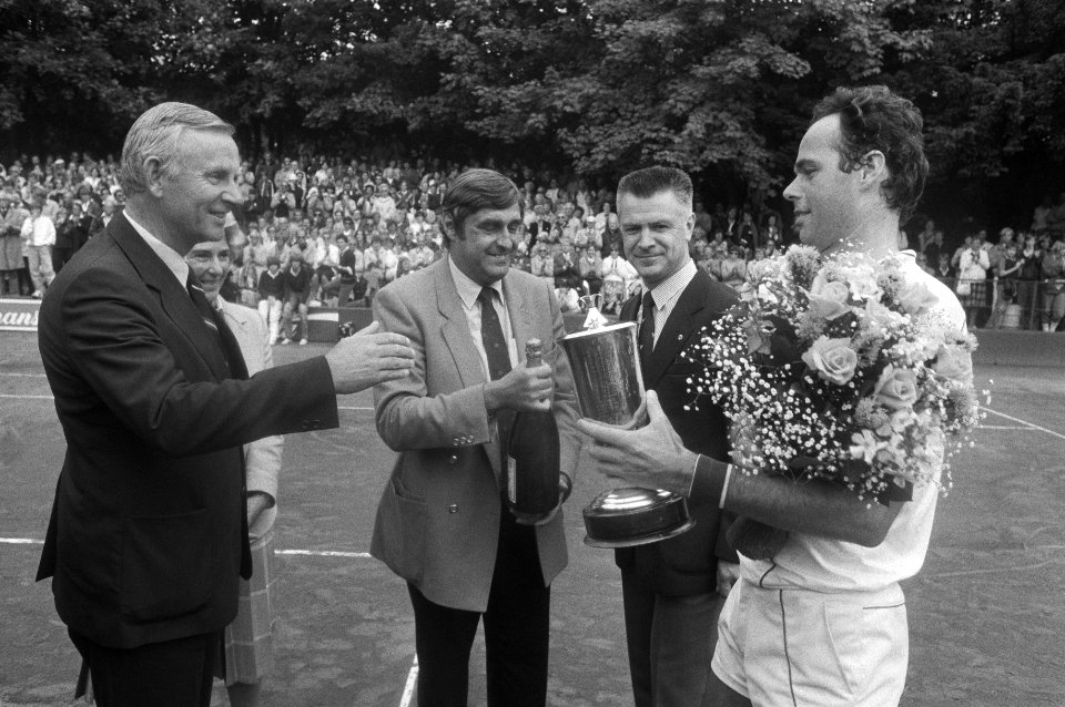 Tennis finale heren enkel Gunthardt tegen Taroczy Melkhuisje Hilversum Taroczy, Bestanddeelnr 931-6054