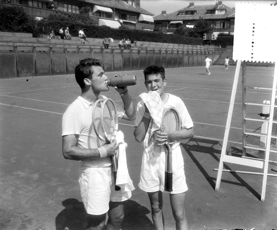 Tennis METS-banen, Nederlands tenniskampioenschappen, Biesheuvel en Van Dalsum, Bestanddeelnr 907-2829
