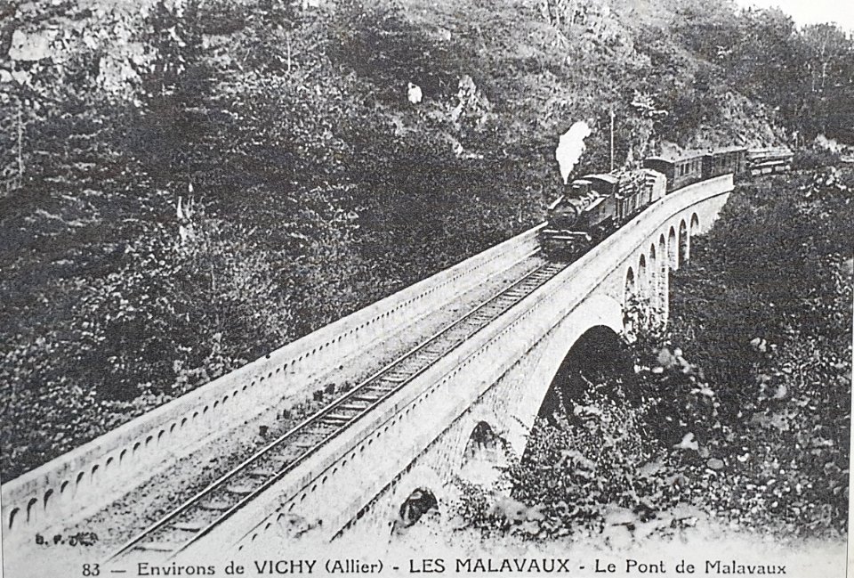 Tacot sur le pont de Malavaux
