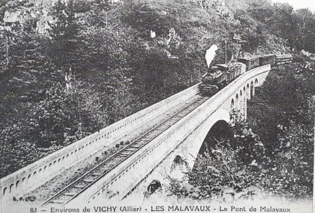 Tacot sur le pont de Malavaux