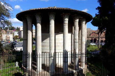 Temple of Hercules, view 3 - Rome Italy - DSC00491