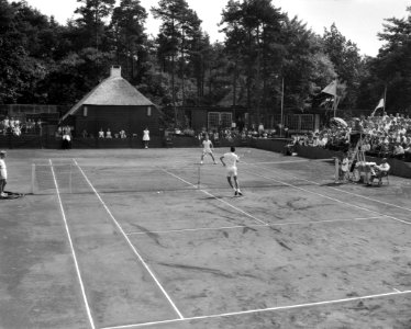Tenniswedstrijden om de Coupe de Galea bij Vught wedstrijd tussen Gisbert(Sp) e, Bestanddeelnr 910-5379