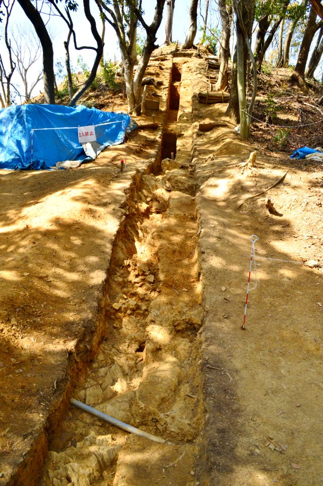 Tennozuka Kofun (Wakayama), funkyu-trench-1