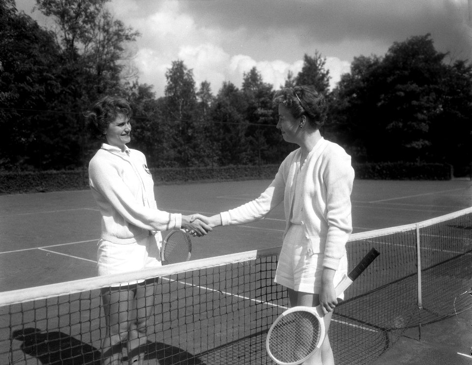 Tennis Nederland Belgie, Eindhoven mejuffrouw Delfosse Ferir ten Bosch van Grins, Bestanddeelnr 906-7205