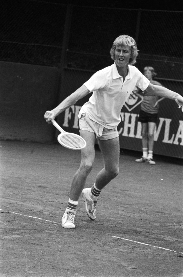 Tennis Melkhuisje Nederlander Peter Gerards in actie, Bestanddeelnr 929-8292