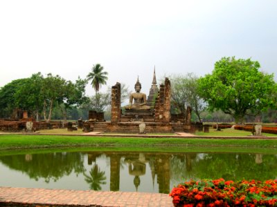 Temple et lac Thailande photo