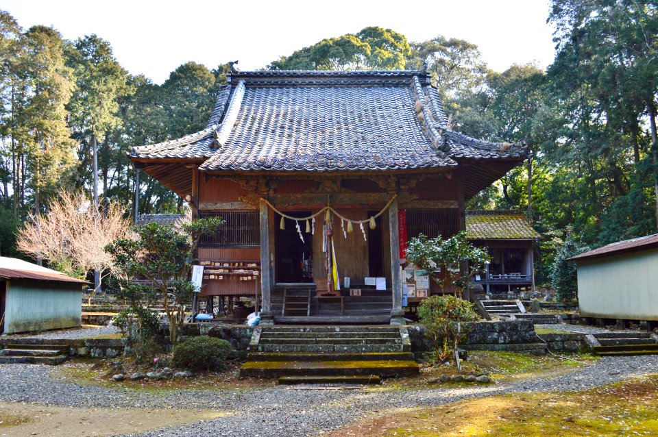 Takachiniimasu-jinja, haiden