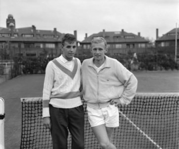 Tenniskampioenschappen op de METS banen te Scheveningen links Maris rechts Goris, Bestanddeelnr 909-7796