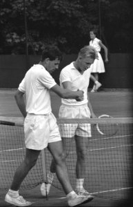 Tenniswedstrijden om de Coupe de Galea , Musacjon links Willem Maris , rechts To, Bestanddeelnr 910-5341