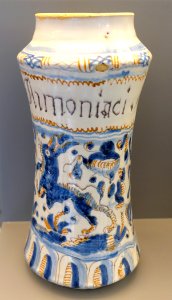 Talavera albarello (drug jar), ceramic - Museo Nacional de Artes Decorativas - Madrid, Spain - DSC08073