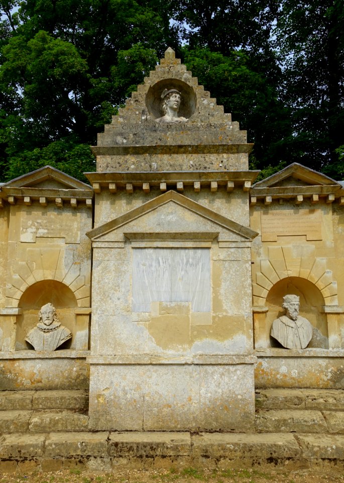 Temple of British Worthies, segment 3 of 5, Stowe - Buckinghamshire, England - DSC07460