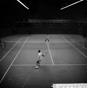 Tennis in Eindhoven om de Koning Gustaaf beker, hier de eerste partij tussen Sch, Bestanddeelnr 914-4761