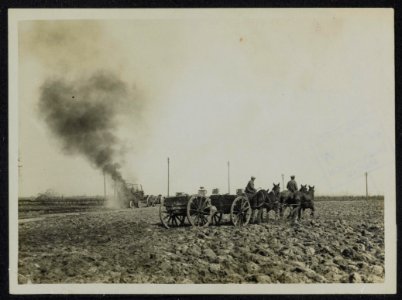 Taking ammunition to the guns by the shortest route., Bestanddeelnr 158-1327