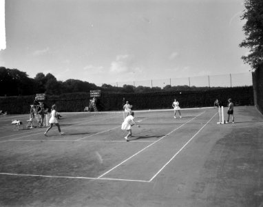 Tennis dames Nederland tegen Frankrijk te Hilversum, damesdubbel, voorgrond Jan…, Bestanddeelnr 916-6572