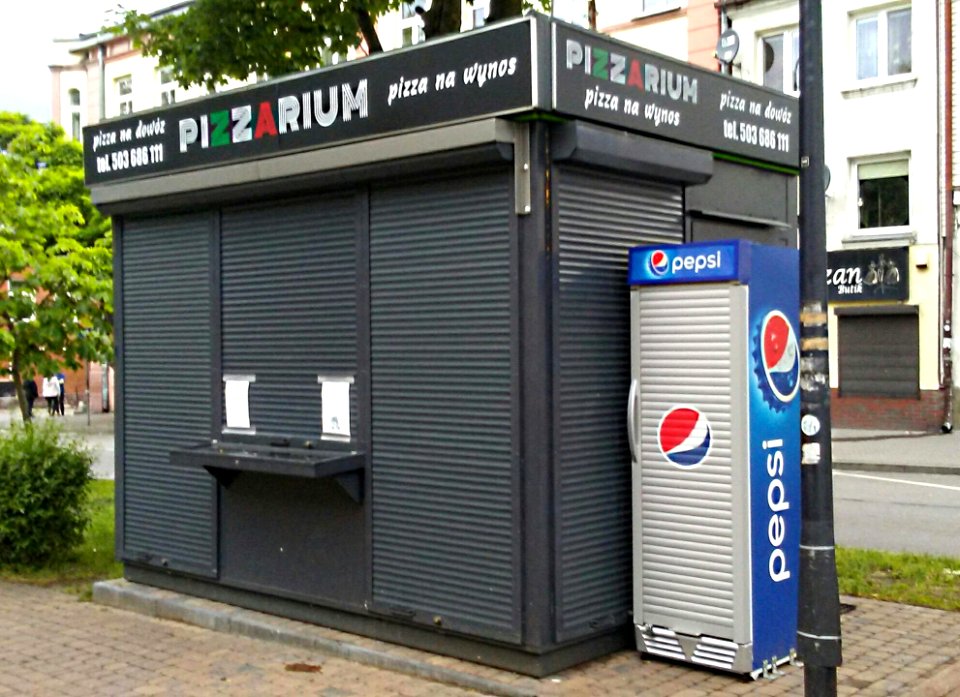 Takeaway pizza, Pilsudskiego Avenue in Tomaszów Mazowiecki