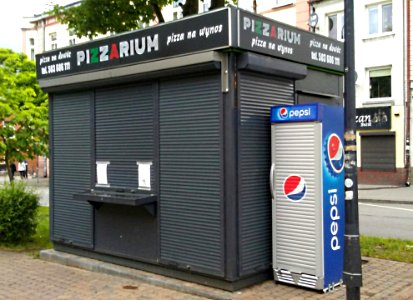 Takeaway pizza, Pilsudskiego Avenue in Tomaszów Mazowiecki