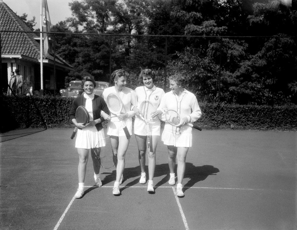 Tennis Nederland Belgie, Eindhoven mejuffrouw Delfosse Ferir ten Bosch van Grins, Bestanddeelnr 906-7203