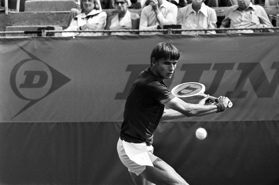 Tennis Metz-banen Scheveningen, Sanders in aktie, Bestanddeelnr 928-6870