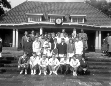 Tennis Nederland Belgie, Eindhoven mejuffrouw Delfosse Ferir ten Bosch van Grins, Bestanddeelnr 906-7207