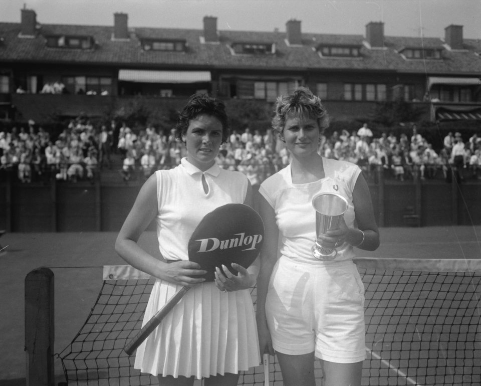 Tenniskampioenschappen op de METSbanen te Scheveningen links mevrouw Sauter en r, Bestanddeelnr 909-7840