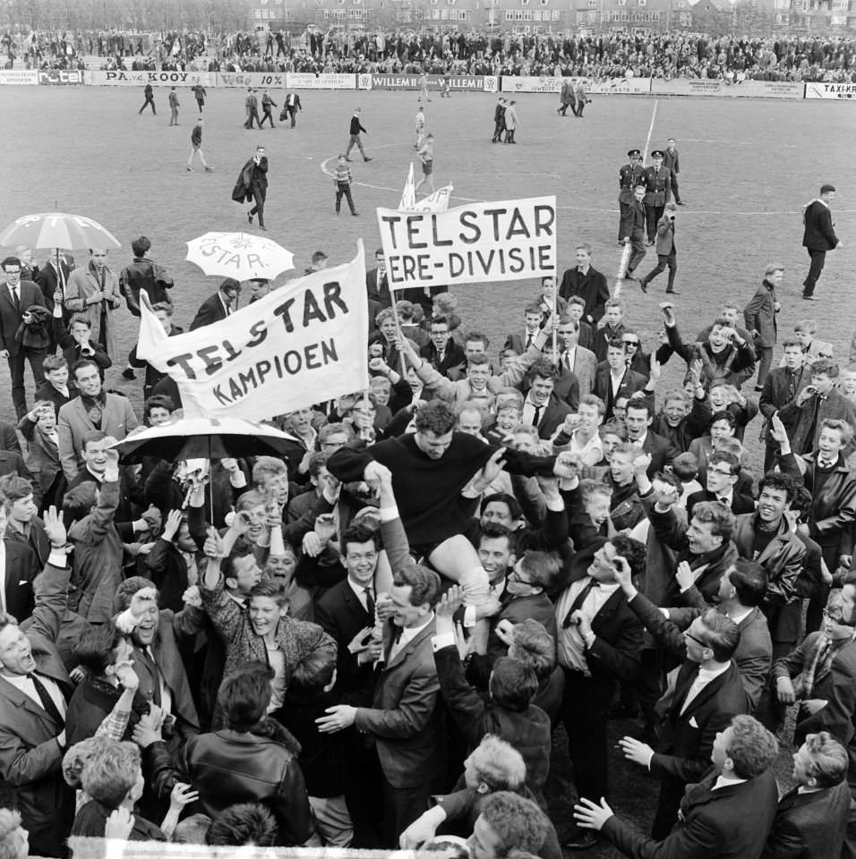 Telstar tegen Fortuna VI 1-0, huldiging, Bestanddeelnr 916-4059