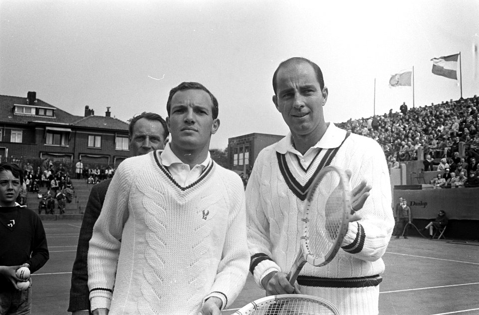 Tennis Davis Cup Nederlands Zuid-Afrika, Tom Okker (links) kwam uit tegen Hewitt, Bestanddeelnr 920-2995