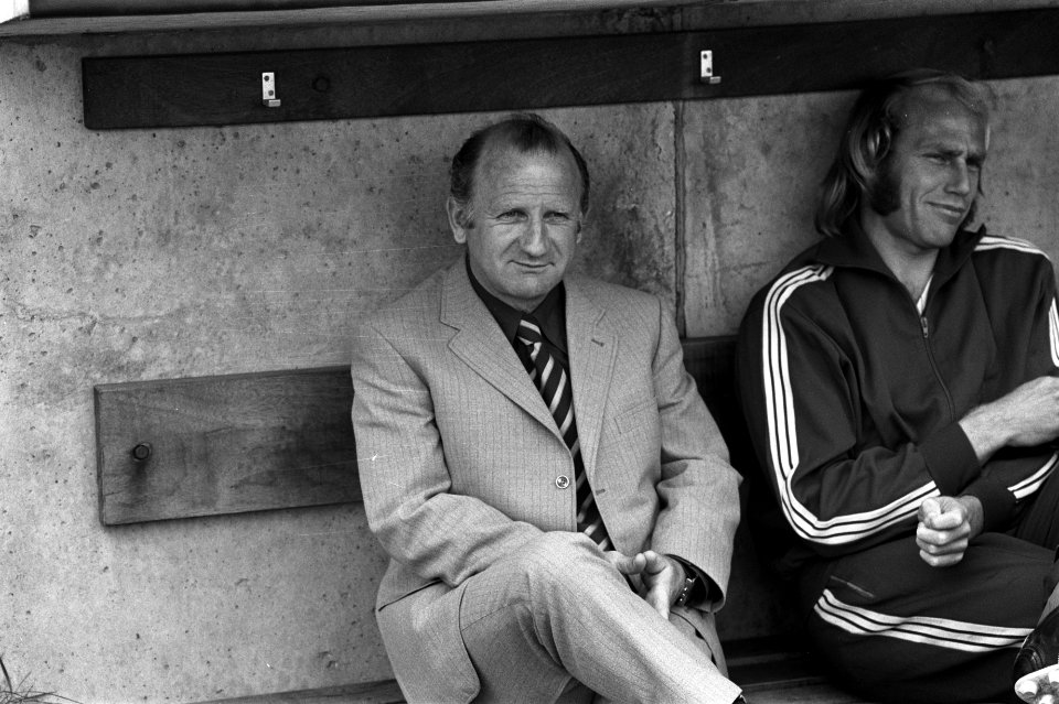 Telstar tegen PSV 0-1, nummer 4A PSV-trainer Kees Rijver, Bestanddeelnr 925-8383