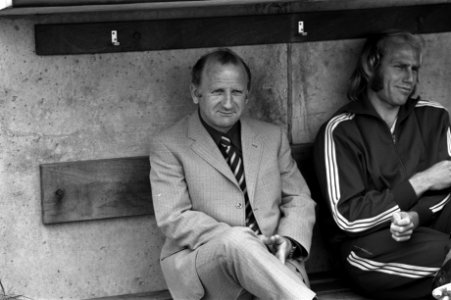 Telstar tegen PSV 0-1, nummer 4A PSV-trainer Kees Rijver, Bestanddeelnr 925-8383