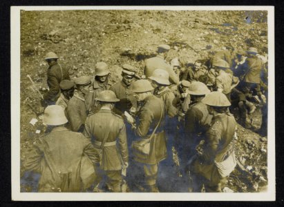 Taking particulars of Germans captured by the Canadians, Bestanddeelnr 158-1111