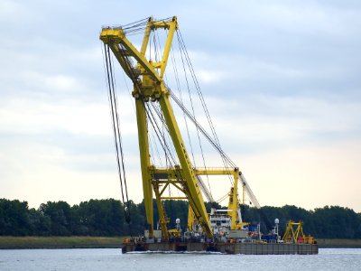 TAKLIFT 4 IMO 8010506 Floating Sheerleg, Port of Rotterdam pic1