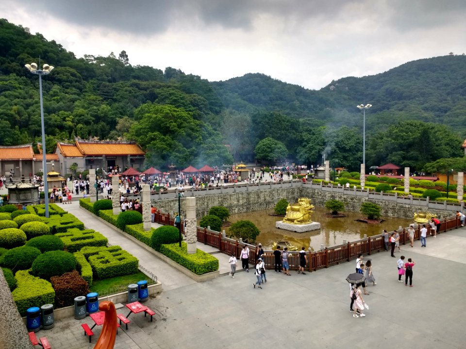 Temple area on Fenghuang Mountain